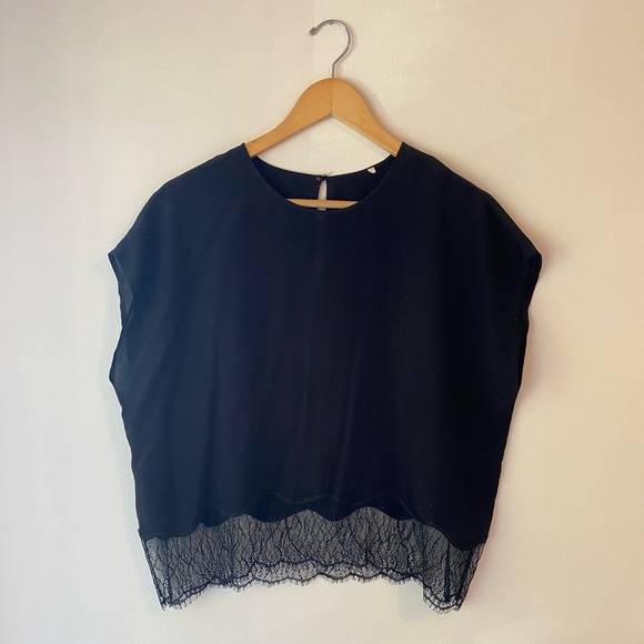 Aritizia Lace Trim Top - Picture 1 of 3